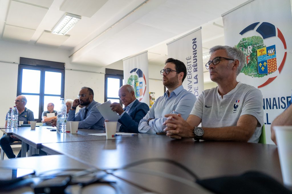 Photo of representatives of the Football Training Institute, represented by its Director Mr. Baptiste FAROCHE, the University of Réunion, represented by its Vice-President in charge of training and university life, Jérôme GARDODY and the League Réunionnaise de Football, represented by its President Mr. Yves ETHEVE