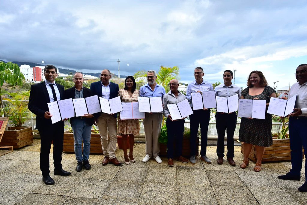 Photo des signataires de la convention 
Cliquez sur la photo pour télécharger