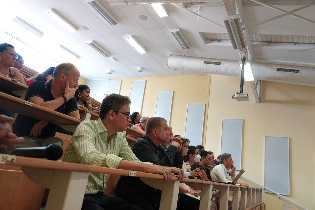 Photo de la rencontre entre les personnels du pôle qualité et pilotage et la gouvernance l'après-midi sur le campus du Tampon