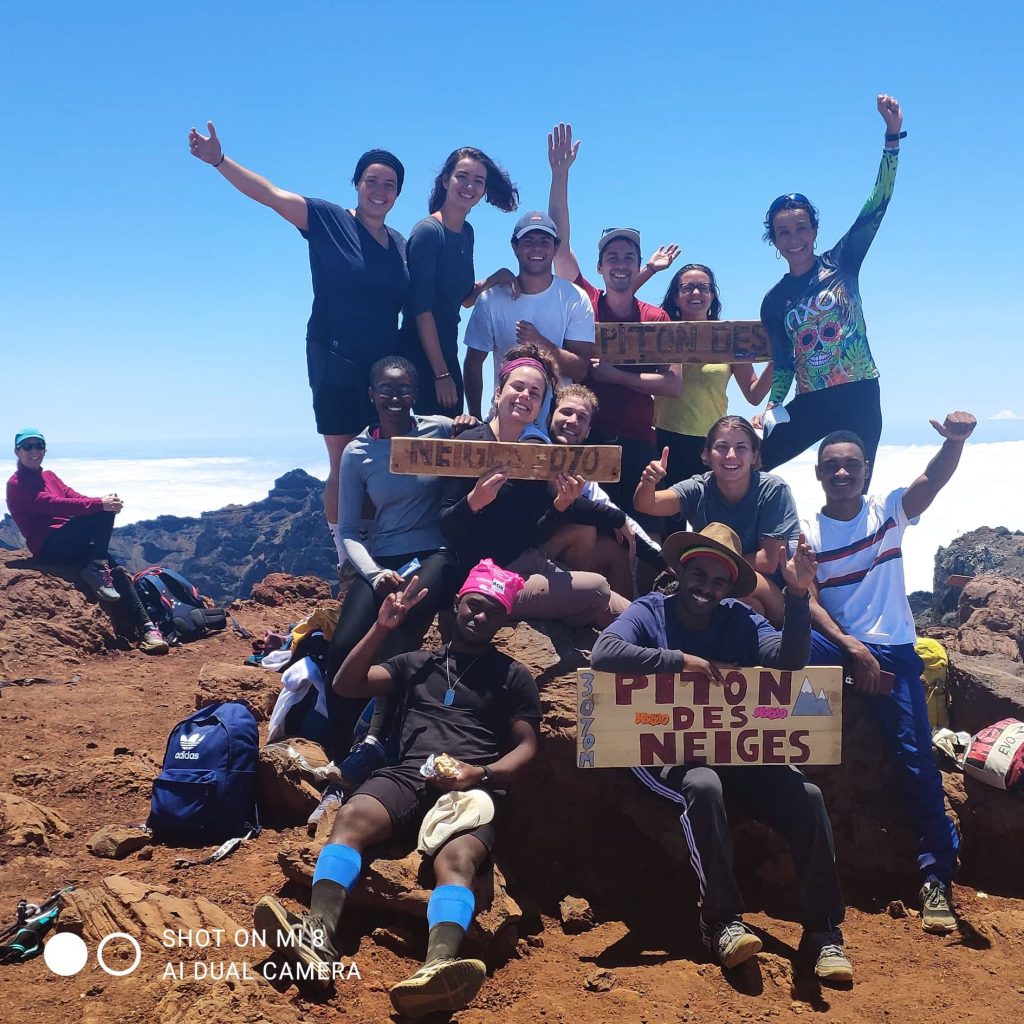 Group photo of international students on the summit of Piton des Neiges