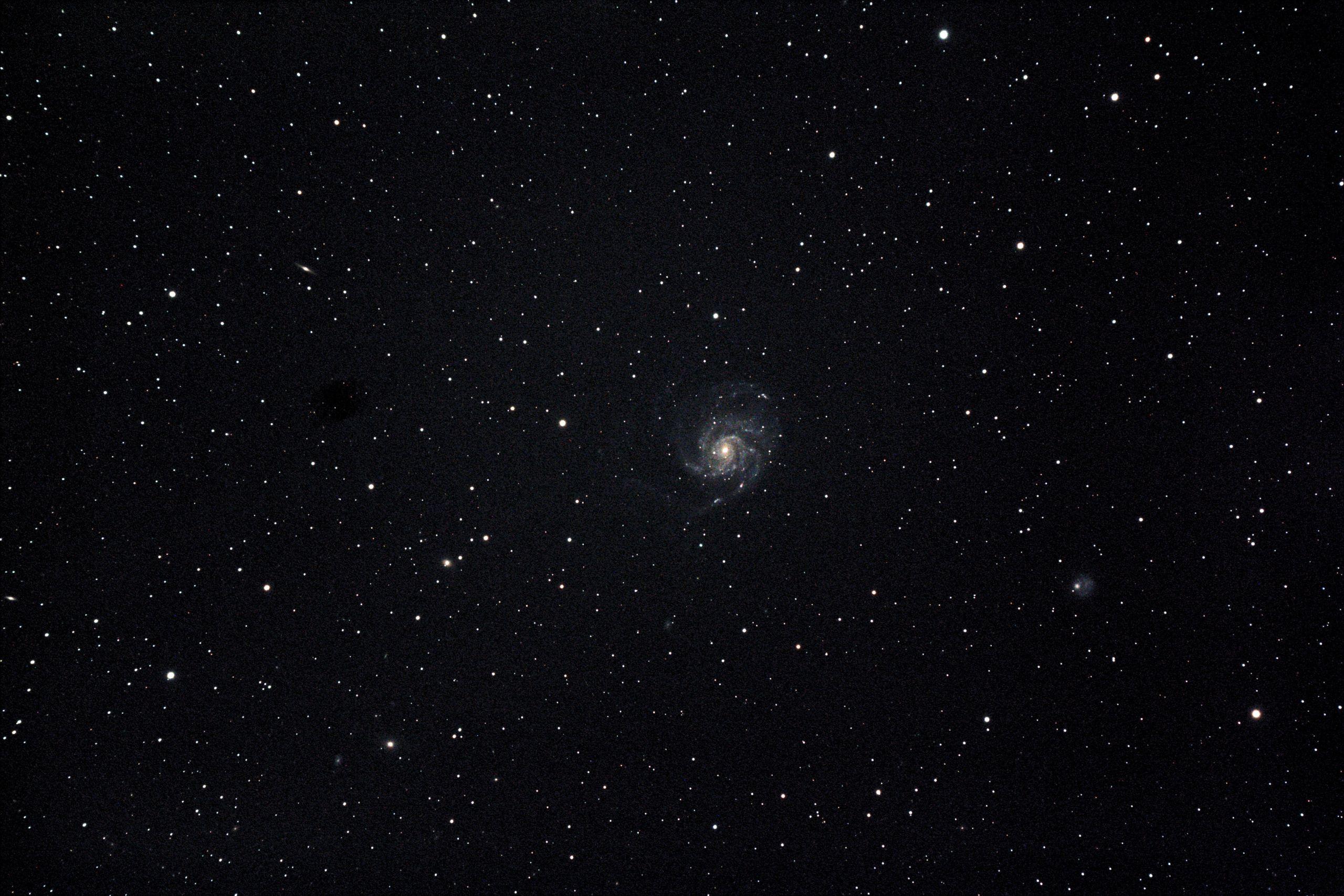 Pourquoi le ciel est-il noir la nuit ?