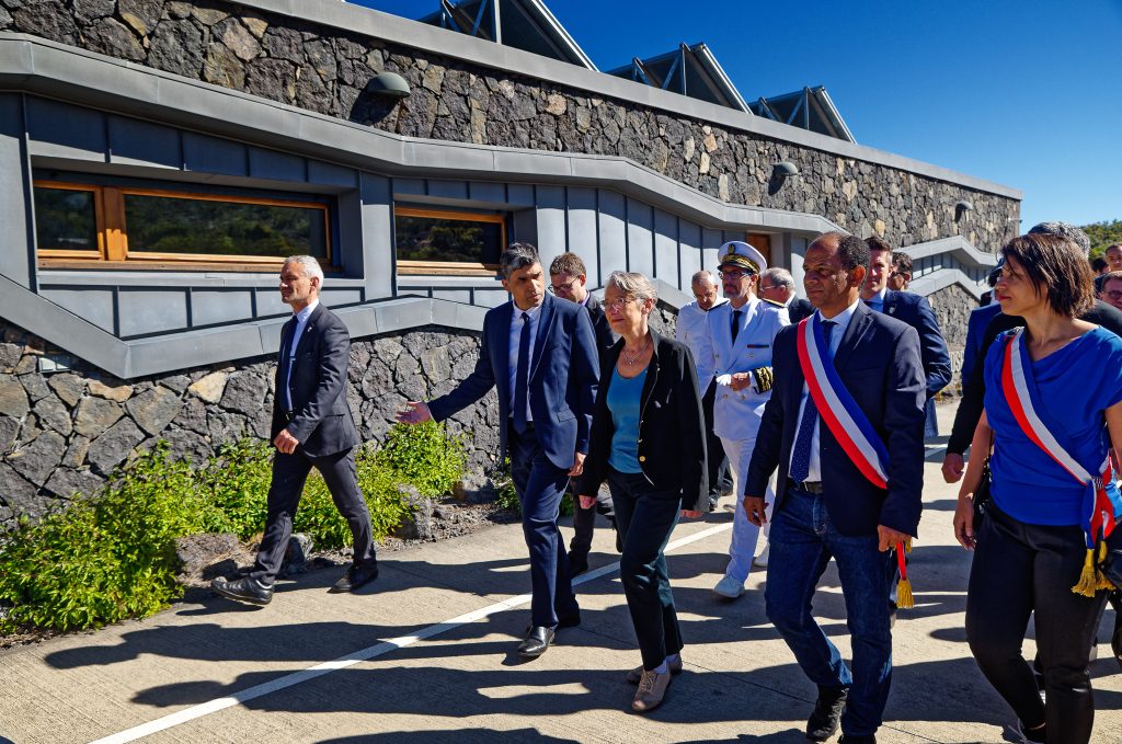 Visite d'Elisabeth Borne à l’Observatoire de Physique de l’atmosphère, OPAR, situé au Maïdo.