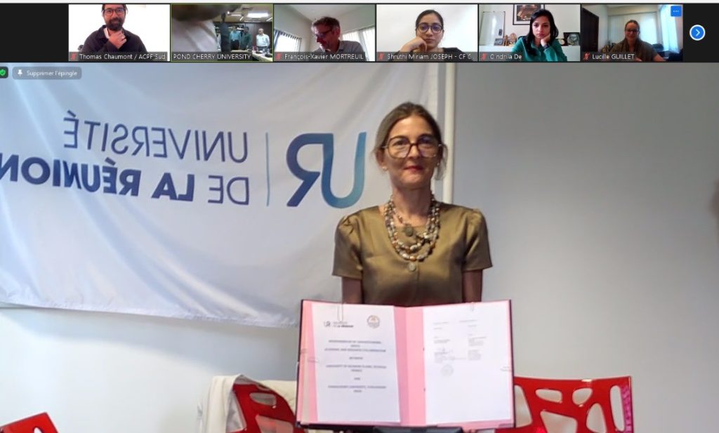 Anne-Françoise ZATTARA, Vice-President Europe, international & regional cooperation at the University of Reunion, holding the initials containing the framework agreement