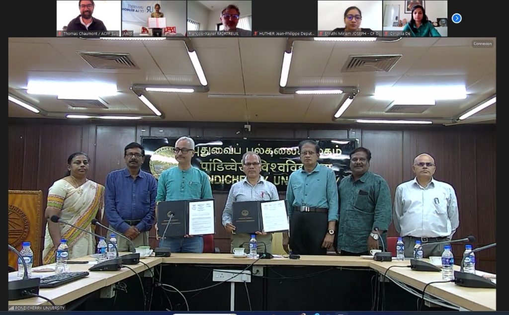 the governance of Pondicherry University represented by its President, Prof. K. THARANIKKARASU, and its head of international relations, MA SUBRAMANYAM RAJU, as well as the project team represented by Mr. Thirumurugan CALIVARATHAN, professor in the French department .