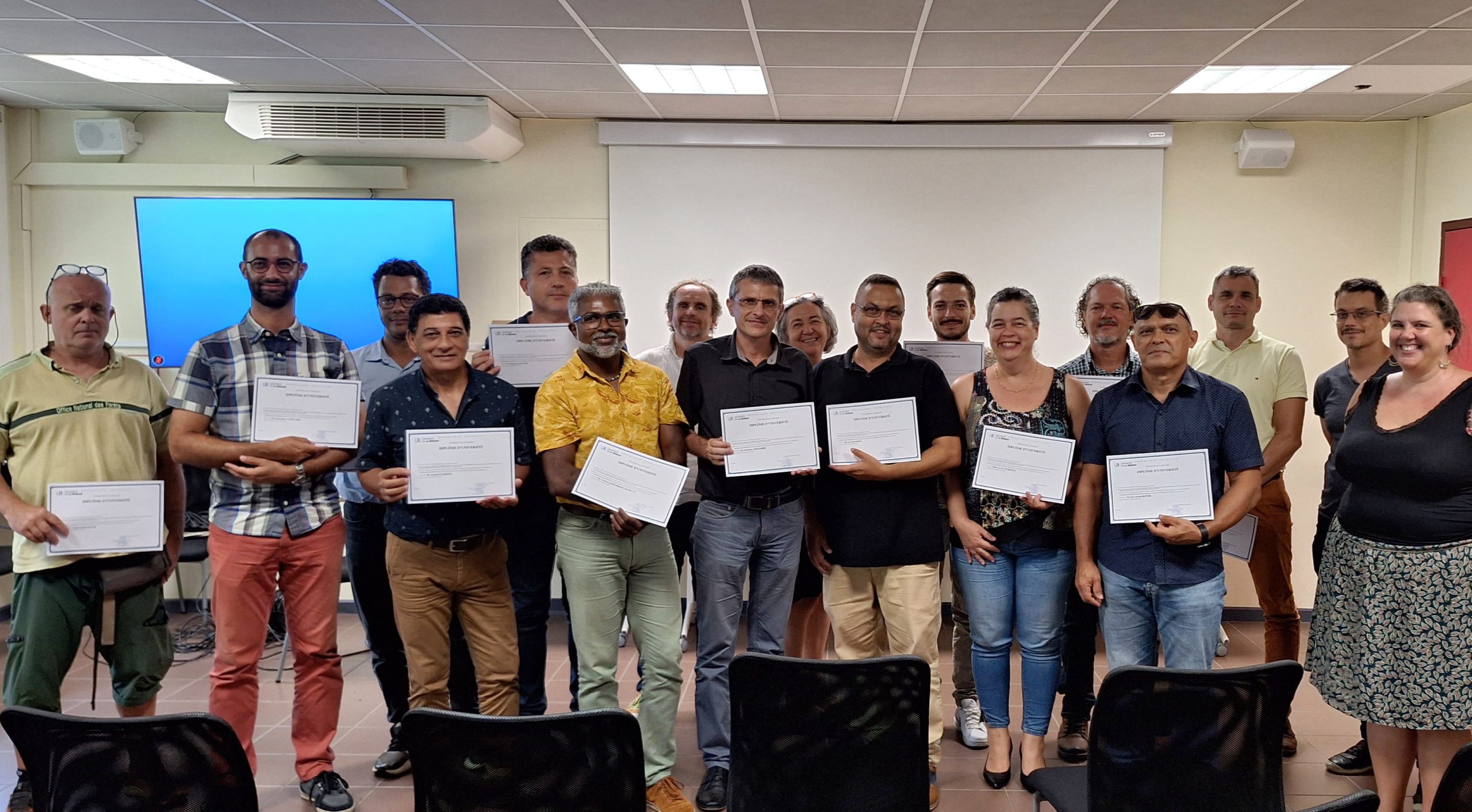 Remise des Diplômes Universitaires (DU) 2022-2023 / 2023-2024 « Processus d’érosion des plages et stratégies de gestion du trait de côte » à l’OSU-Réunion 